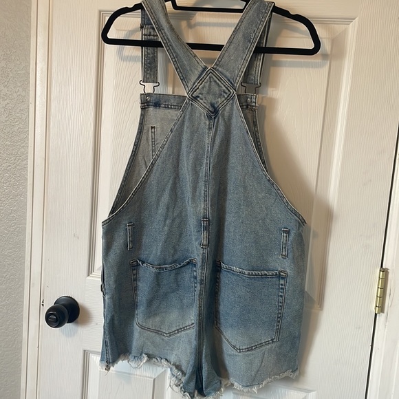 Light-wash Distressed Overall Shorts - Picture 2 of 3